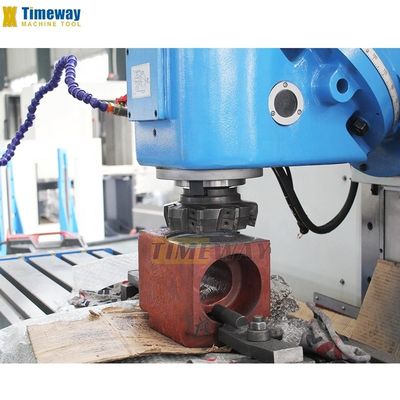 3-осевая БМ715 ПЛК Управление Тип постели Вертикальная универсальная фрезерная машина для промышленности