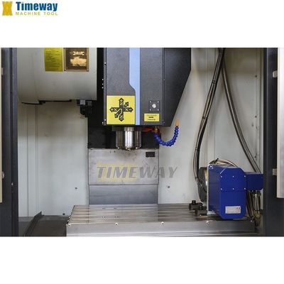 Высокоточная вертикальная обработка центра CNC фрезерная машина 550 мм вертикальное путешествие