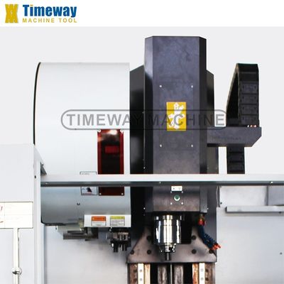 1360x700мм Размер стола VMC Тяжелая работа CNC Вертикальный обрабатывающий центр с 24 инструментами ATC