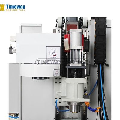 Фрезерная машина с ЧПУ для обработки металла Стол Размер 1000 * 550 мм Вертикальный центр обработки