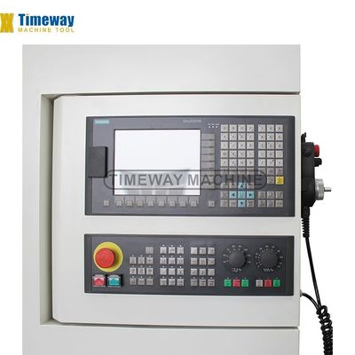 Фрезерная машина с ЧПУ для обработки металла Стол Размер 1000 * 550 мм Вертикальный центр обработки